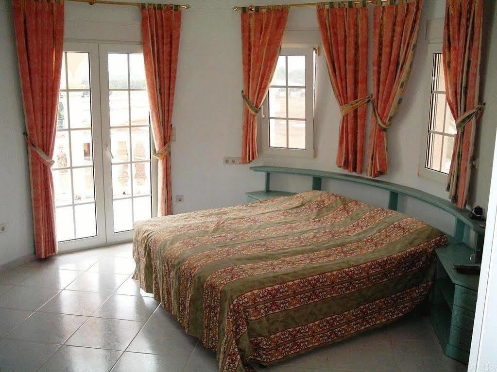 Pension Los Caballos Els Poblets Δωμάτιο φωτογραφία